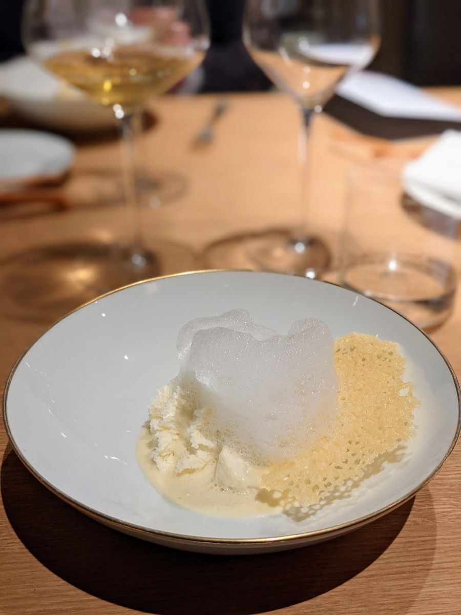 Five ages of Parmigiano Reggiano, in different consistencies and temperatures. (Cinque stagionature del Parmigiano Reggiano, in diverse consistenze e tempurature)