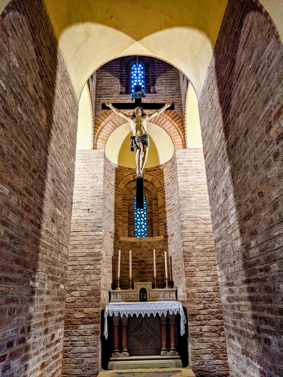 Another altar inside Basilica Santuario Santo Stefano