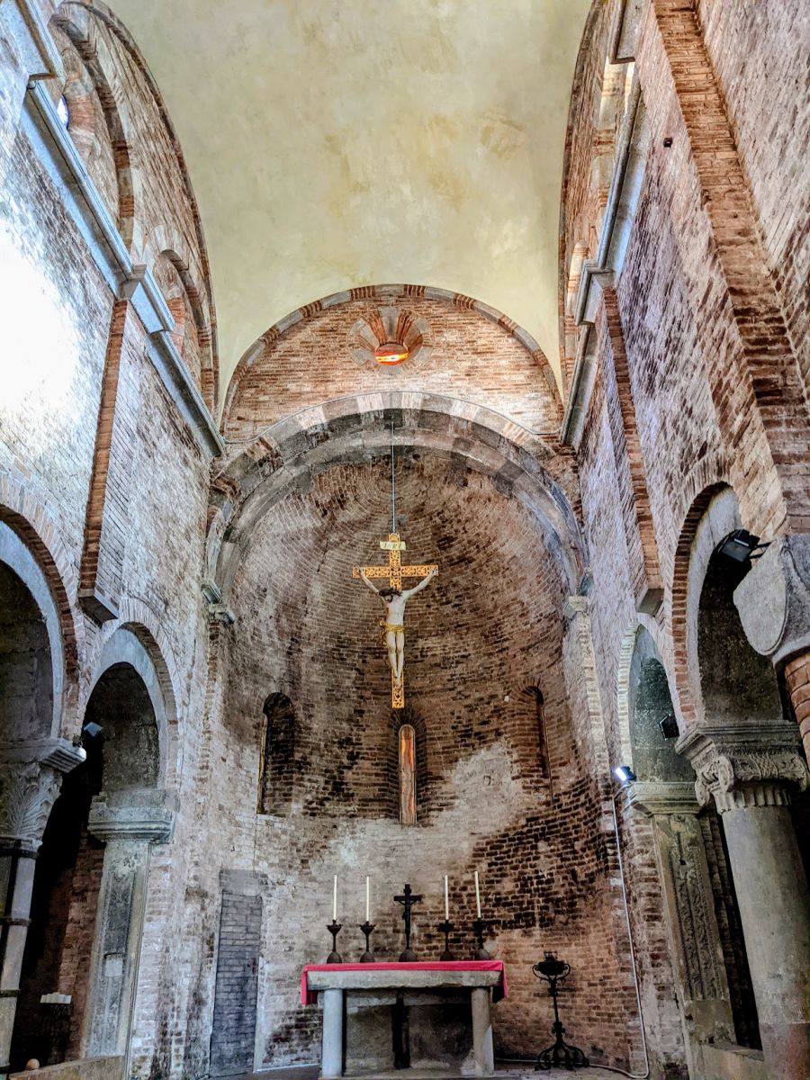 An older altar inside Basilica Santuario Santo Stefano